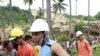 救援人員搜尋菲律賓地震生還者