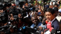 Presidential candidate Andry Rajoelina (R) speaks to journalist after casting his vote in Antananarivo, Madagascar, Dec. 19, 2018.