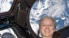 Shannon Walker es una de las seis astronautas que están viviendo en la base espacial.