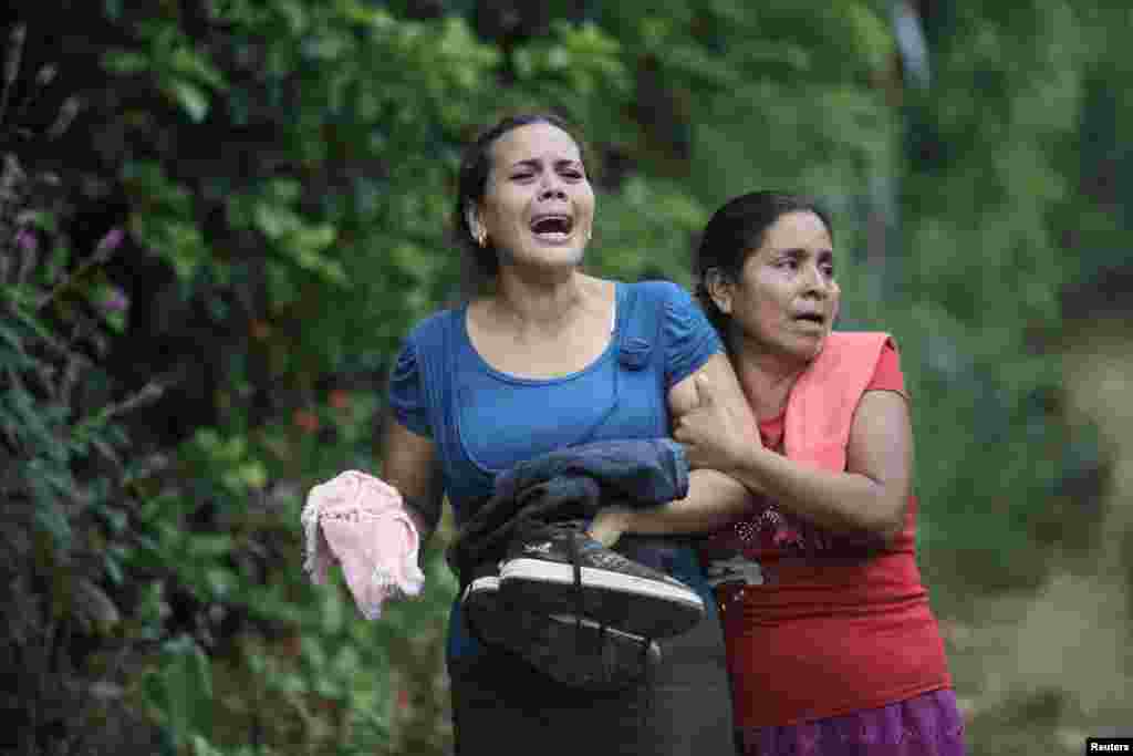 A woman reacts at a crime scene where seven men had been murdered during a middle school graduation party in the town of Acajutla, Nov. 25, 2014. Suspected gang members in El Salvador shot dead seven men and a woman during the party, police said.