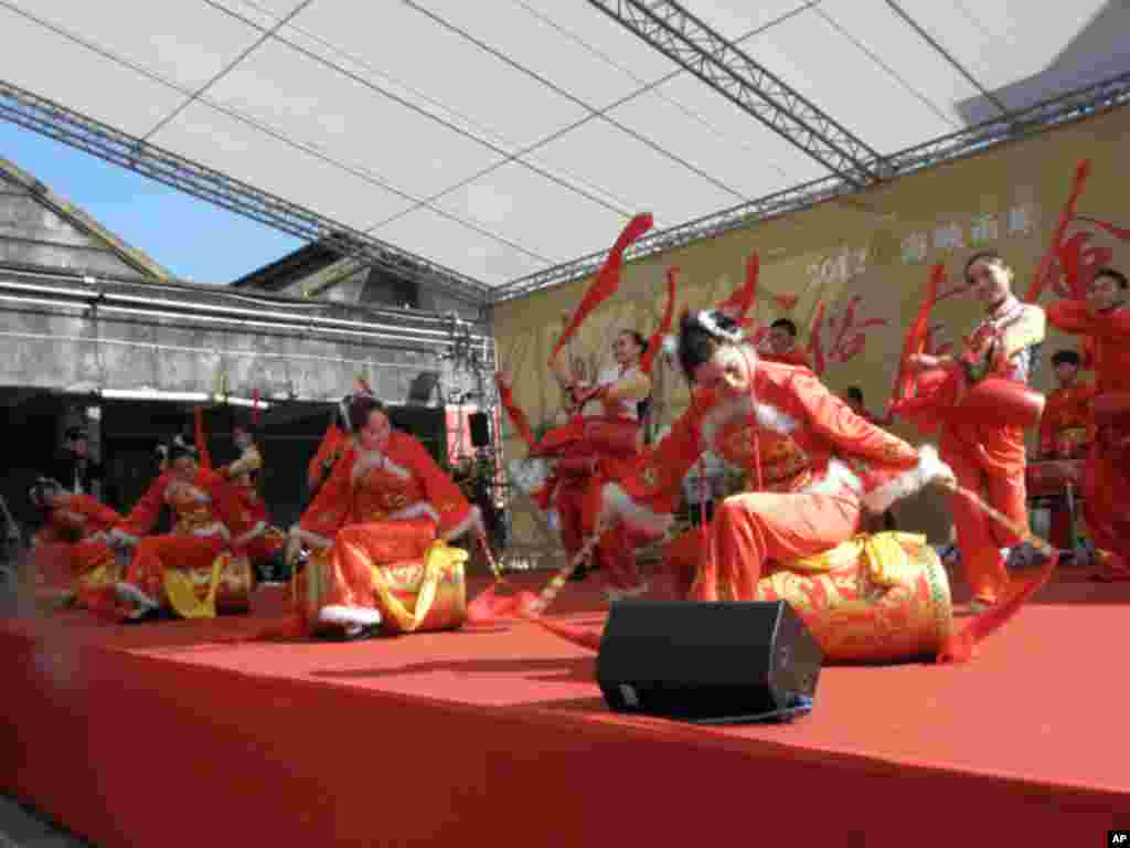 陕西民间舞蹈添加过年欢庆气息