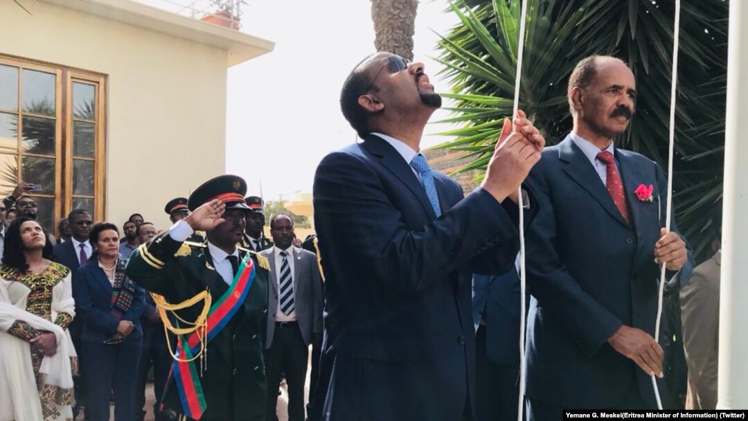 Shugaba Abiy Ahmed tare da Shugaba Isaias a yayin bude ofishin jakadancin Ethiopia a Eritrea.