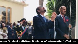 Shugaba Abiy Ahmed tare da Shugaba Isaias a yayin bude ofishin jakadancin Ethiopia a Eritrea.