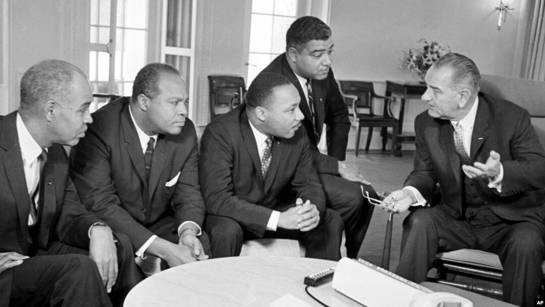 Prezident Lindon Jonsonning fuqaro huquqlari harakati yetakchilari bilan uchrashuvi, Oq uy, 1964-yil yanvar