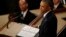 El presidente Barack Obama hace una pausa en su discurso sobre el Estado de la Nación.