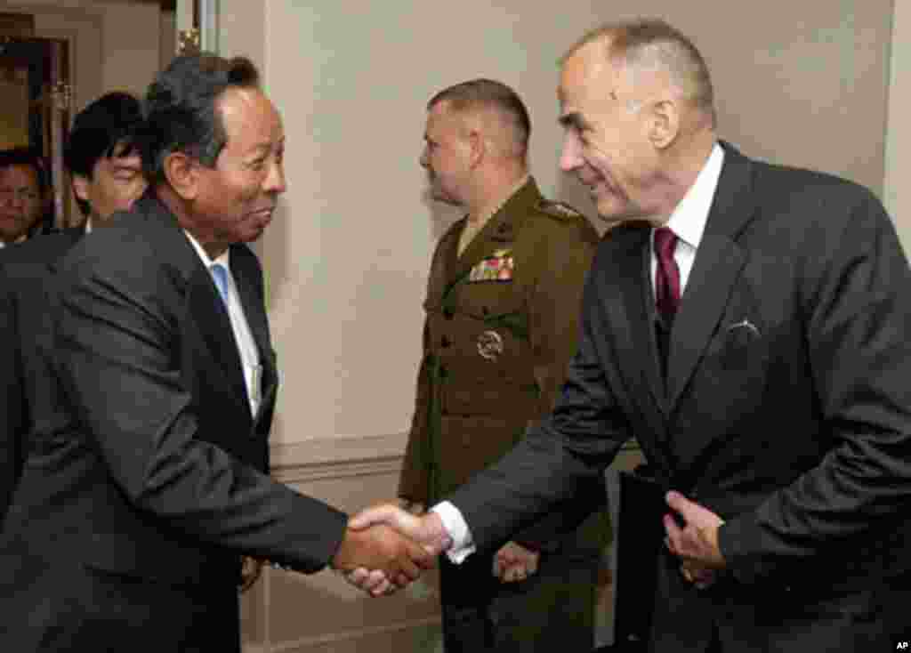US Defense Secretary Vows Enhanced Ties