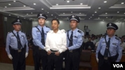 ທ່ານ Bo Xilai ອະດີດ ກໍາມະການ​ກົມ​ການ​ເມືອງ​ສູນ​ກາງ​ພັກຄົນ ສຳຄັນ ​ໃນ​ນາມຜູ້​ນໍາອະ​ວຸ​ໂສຄົນ​ນຶ່ງ​ຂອງ​ພັກ​ຄອມ​ມິ​ວນິສ ຈີນ