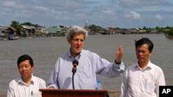 Ngoại trưởng John Kerry nói Việt Nam là một trong những nước dễ bị ảnh hưởng nhất trên thế giới bởi tình trạng biến đổi khí hậu.