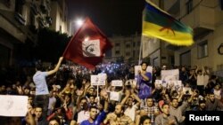 Des milliers de manifestants protestent dans les rues d'Al-Hoceïma, au Maroc, le 1er juin 2017.