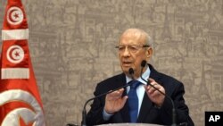 ທ່ານ Beji Caid Essebsi ປະທານາທິບໍດີ ຜູ້ທີ່ໄດ້ຮັບການເລືອກເອົາ ເມື່ອໃໝ່ໆນີ້ ໃຫ້ຖະແຫລງການ ຢູ່ກອງປະຊຸມ ໃນນະຄອນຫລວງ Tunis, ວັນທີ 24 ທັນວາ 2014.