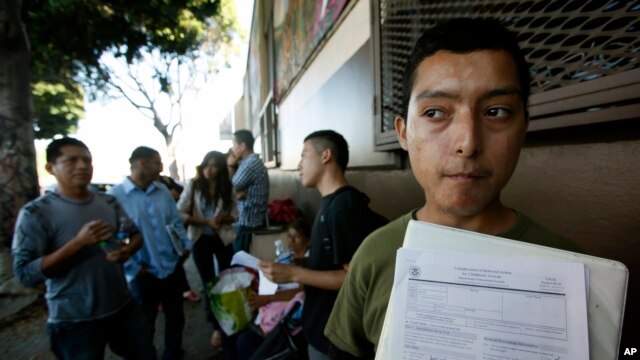 El fallo cubre a inmigrantes deportados de California, Arizona y Washington entre el 21 de noviembre de 2011 y el 27 de enero de este año.