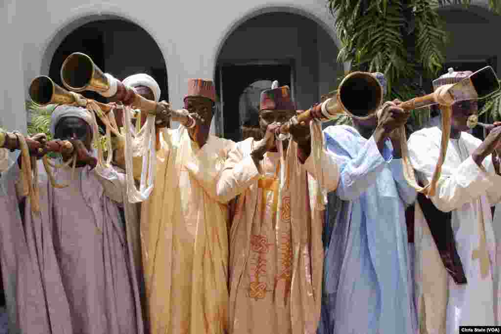 Traditional musicians play pipes as U.S. Secretary of State John Kerry leaves the sultan's palace in Sokoto, Nigeria, Aug. 23, 2016.