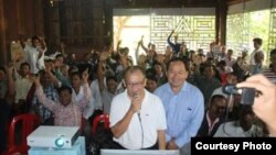 CNRP activists in Mondulkiri province talk to its Cambodian-American supporters in the U.S. via Skype, Sunday March 26, 2017. (Courtesy photo)