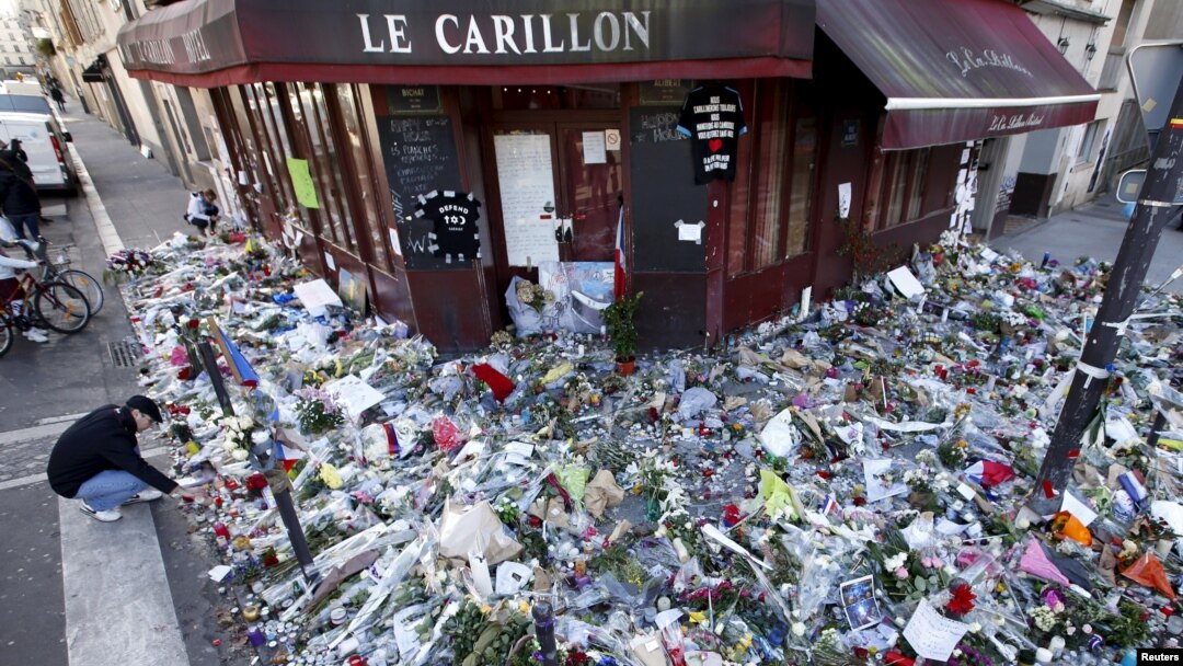 People mourn outside "Le Carillon" restaurant a week after a series of deadly attacks in Paris, Nov. 22, 2015. 