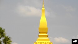 ພະທາດຫລວງ ຊຶ່ງເປັນທີ່ດຶງດູດນັກທ່ອງທ່ຽວອັນນຶ່ງໃຫ້ ຄົນໄປຊົມນະຄອນຫລວງວຽງຈັນ