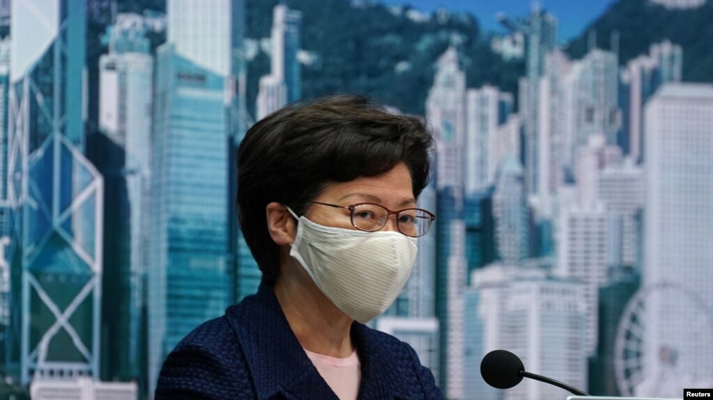 Trưởng đặc khu Hong Kong Carrie Lam sau cuộc họp báo ở Hong Kong ngày 31/7/2020. REUTERS/Lam Yik