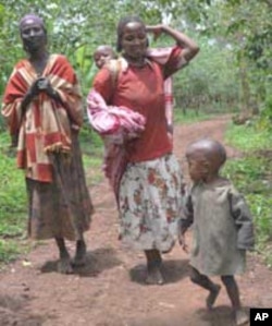 Women and children travel on foot seeking medical treatment in Ethiopia