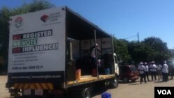 Abaculi lenhlanganiso ezitshiyeneyo zisebenzisa lokhu emkhankasweni wokukhanga abantu ukuba bebhalise kugwalo lokuvota.