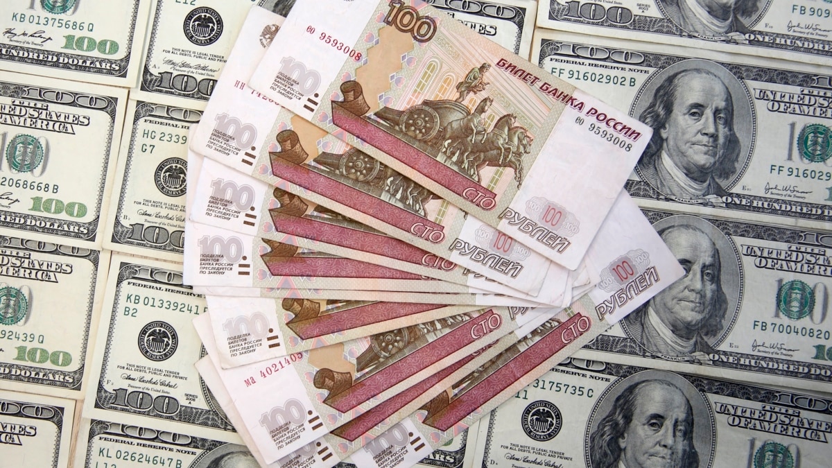 Russia Not Expected to Stand Up for Tanking Ruble Amid Sanctions