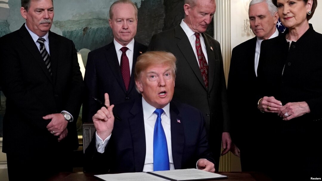 El presidente de EE.UU. Donald Trump dijo que el aplazamiento se produjo "a petición del viceprimer ministro de China, Liu He". Foto de archivo.