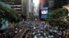 Hongkoneses asisten a una protesta el sábado 31 de agosto de 2019, pese a la prohibición de marchas emitida por la policía y al arresto de líderes activistas. REUTERS/Tyrone Siu.