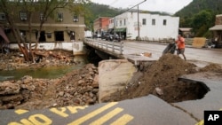 ARCHIVO - Las secuelas del huracán Helene, el 1 de octubre de 2024, en Hot Springs, Carolina del Norte (AP Foto/Jeff Roberson).