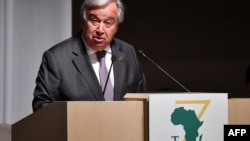 Le Secrétaire général des Nations Unies, Antonio Guterres, prononce son discours lors de l'ouverture et de la première session de la Conférence internationale de Tokyo sur le développement de l'Afrique (TICAD) à Yokohama le 28 août 2019.