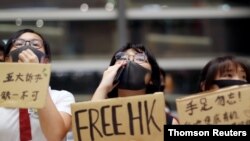 지난 9월 홍콩에서 민주화 요구 시위에 참가한 학생들.
