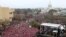 La manifestación se produce un día después de la inauguración del presidente Donald Trump. (Brian Allen/VOA)
