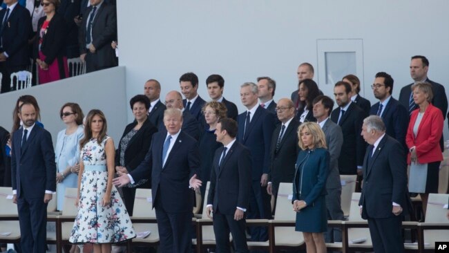 Predsednik Tramp na vojnoj paradi u Francuskoj.