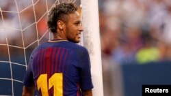 Une réaction de Neymar de FC Barcelone après avoir raté un but contre la Juventus lors de la Coupe internationale des champions, à East Rutherford, New Jersey, 22 juillet 2017.