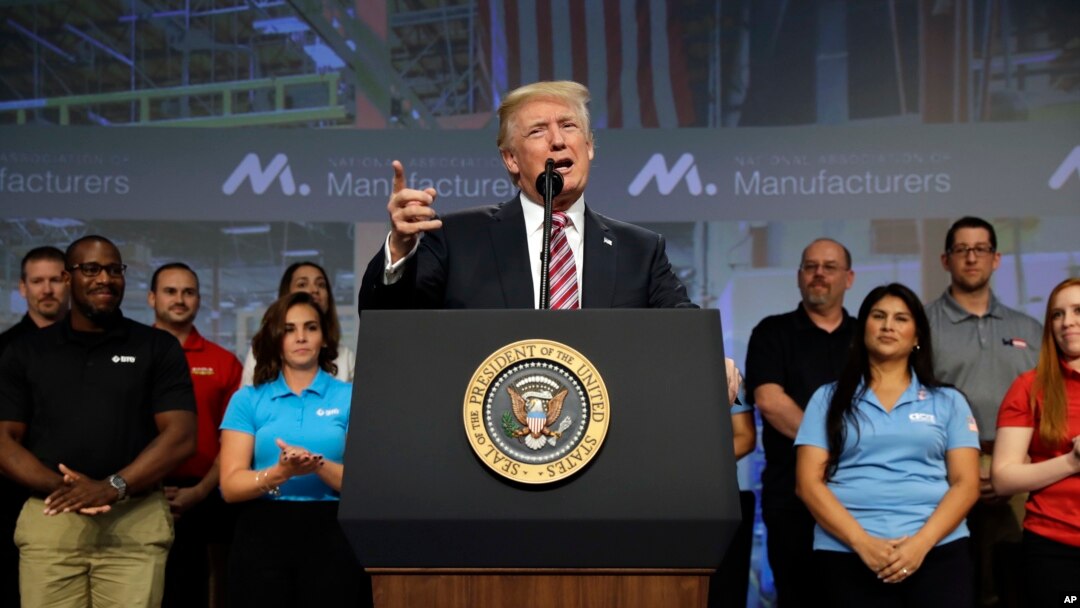 El presidente Donald Trump indicó que "queda mucho trabajo por hacer" en Puerto Rico y que no se quedará tranquilo hasta que la gente "esté segura y esté bien".