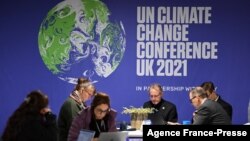 روزنامه‌نگاران در نشست اقلیمی سازمان ملل متحد در شهر گلاسگو، اسکاتلند (۹ آبان ۱۴۰۰)
