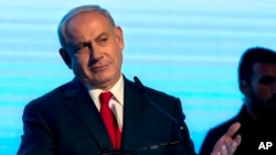 PM Israel Benjamin Netanyahu menyangkal tuduhan korupsi terhadapnya. 