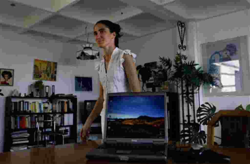 La cubana Yoani Sánchez, escritora del blog 'Generación Y', recibirá la distinción del Departamento de Estado de EE.UU. que rinde homenaje a las mujeres activistas de todo el mundo.