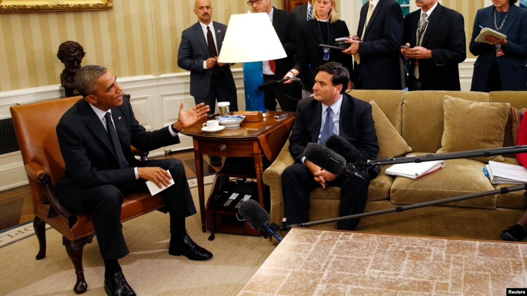 Presiden AS Barack Obama menerima Ron Klain, Kepala penanggulangan Ebola AS dan timnya hari Rabu (22/10) di Gedung Putih. 