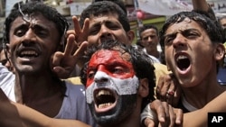 Anti-government protestors shout slogans during a demonstration demanding the resignation of Yemeni President Ali Abdullah Saleh, in Sana'a, Yemen, June 4, 2011.