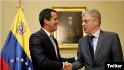 El embajador de Alemania en Venezuela, Daniel Kriener se reunió con Juan Guaidó, en la Asamblea Nacional, en Caracas. 