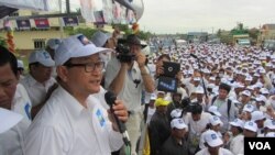 Ông Sam Rainsy là nhân vật đối lập nổi tiếng và được lòng dân nhất. Ðảng Cứu nguy Dân tộc đang trông đợi rằng sự hiện diện của ông sẽ biến thành thắng lợi tại phòng phiếu.