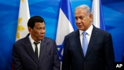 Thủ tướng Israel Benjamin Netanyahu, đứng cạnh Tổng thống Philippines Rodrigo Duterte trong cuộc họp tại Jerusalem ngày 3/9/2018. 