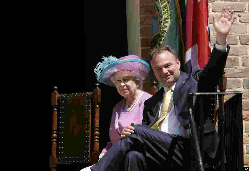 Queen Elizabeth II and Virginia Governor Tim Kaine visit the College of William and Mary in Williamsburg, Virginia, May 4, 2007.