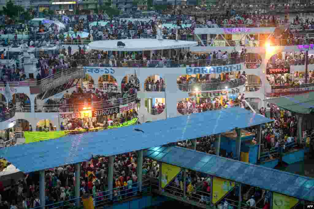 People travel back home ahead of the Muslim festival Eid al-Adha, or the &#39;Festival of Sacrifice,&#39; in Dhaka, Bangladesh.