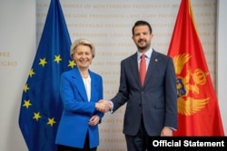 Predsjednica Evropske komisije Ursula fon der Lajen govori na zajedničkoj konferenciji za štampu sa predsjednikom Crne Gore Jakovom Milatovićem, u Podgorici, Crna Gora, 26. oktobra 2024. (Foto: Kabinet Predsjednika Crne Gore)