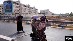 La población civil está siendo evacuada de algunas áreas de Trípoli, mientras los rebeldes tratan de tomar control total de la ciudad.