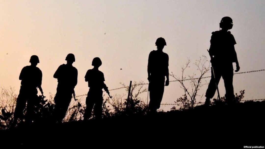 Tentara Pakistan melakukan patroli malam hari di Waziristan utara (foto: dok).