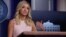 La portavoz de la Casa Blanca, Kayleigh McEnany, se dirige a los periodistas durante la rueda de prensa.