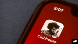 Ứng dụng truyền thông xã hội Clubhouse bị nhà cầm quyền Trung Quốc chặn vì thảo luận các tin tức nhạy cảm.