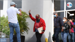 El diputado sandinista Edwin Castro inscribiendo alianzas electorales el pasado 9 de junio de 2021. Foto Houston Castillo, VOA.