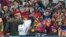 Rafael Nada saluda a los fanáticos en China tras volver a colocarse como número 1 del ranking de la ATP.