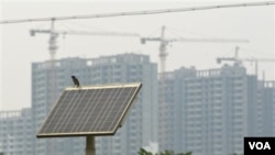 Beberapa kota di Tiongkok melakukan promosi besar-besaran penggunaan tenaga surya, termasuk kota Baoding, di provinsi Hebei, yang berusaha menjadi pusat industri tenaga surya (foto: dok).